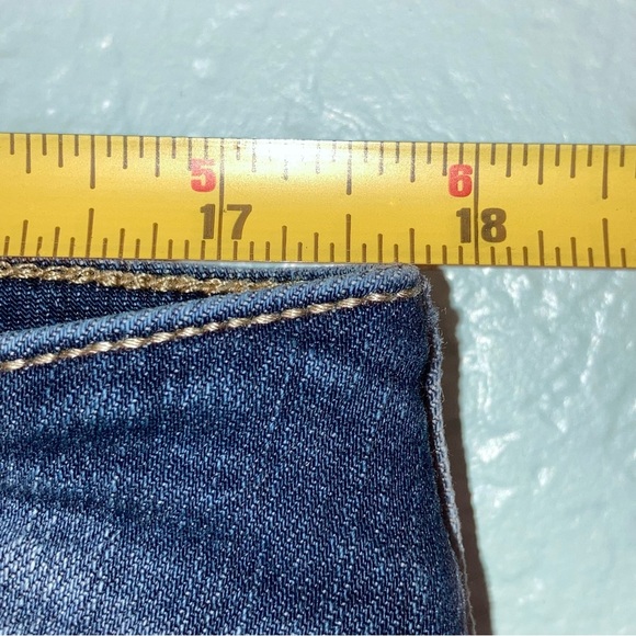 Torrid Medium Dark Wash Denim Jean Shorts Size 12 - Picture 4 of 5